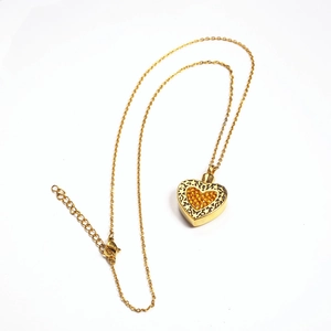 Collier urne cœur en or 18 carats avec motif floral creux et cristaux jaunes brillants