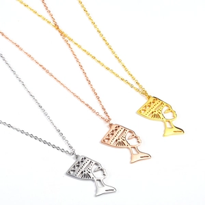 Drei Nofretete-Halsketten in Gold, Roségold und Silber aus poliertem Edelstahl im Set