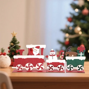 Petit train de Noël en bois avec Père Noël, bonhomme de neige et renne décoratif