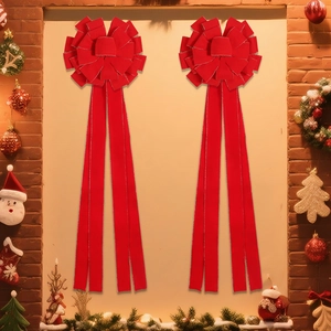 Details der roten Weihnachtsschleifen aus Samt mit silbernem Glitzer für Deko