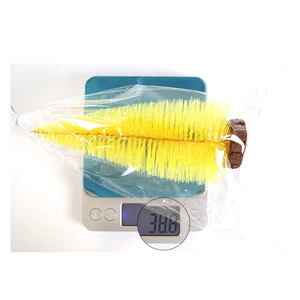 Weight measurement of a yellow miniature Christmas tree accessory showing 38.6g on a digital scale