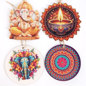Détails d'ornements Diwali en bois découpés au laser avec motifs Ganesha et Mandala