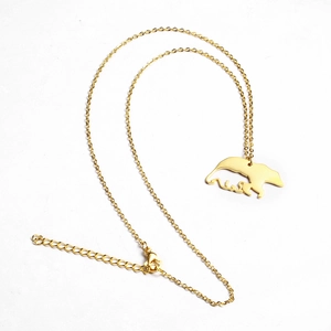 Collier avec pendentif ours polaire plaqué or 18K et calligraphie arabe évidée