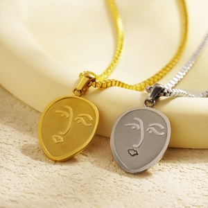 Colliers pendentifs visage abstrait en or 18k et titane au style minimaliste pour femme