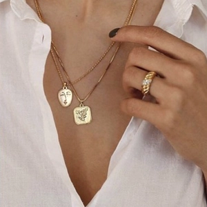 Collier Pendentif Pièce Visage Abstrait Plaqué Or 18K Acier au Titane Bijoux Minimalistes Style Picasso Hommes Femmes