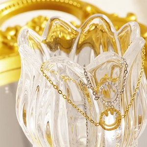 Collane placcate in oro 18K e argento con ciondoli sorriso cavi su ciotola a tulipano