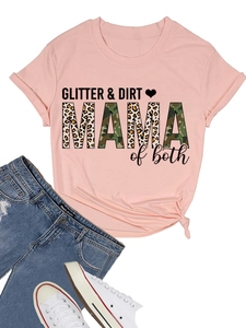 Detailed view of pink cotton T-shirt with GLITTER DIRT MAMA leopard print and knot hem