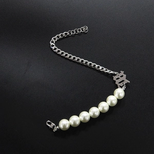 Gourmette vintage en acier titane avec perles blanches et breloque lettre B gothique