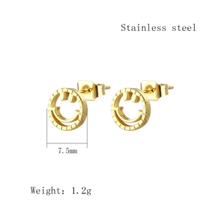Boucles d'oreilles puces smiley minimalistes en acier inoxydable plaqué or 18 carats