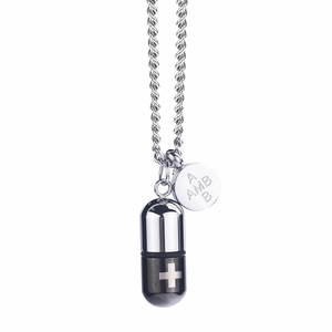 Collar de acero de titanio con colgante de cápsula, símbolo de cruz y placa grabada
