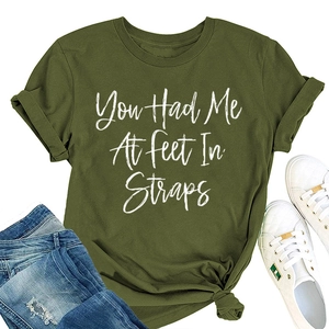 T-shirt girocollo verde oliva con stampa grafica e dettaglio con orlo annodato