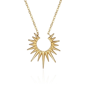 Collier avec pendentif soleil minimaliste en acier inoxydable doré au design rayonnant