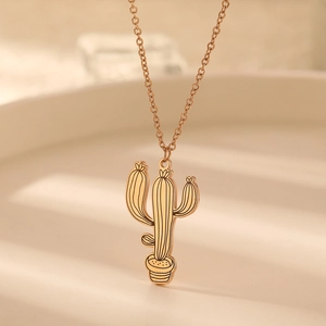 Collier minimaliste avec pendentif cactus en or rose et chaîne délicate en acier inoxydable
