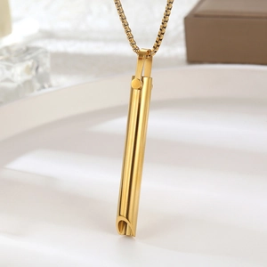 Collar con colgante dorado de respiración consciente con cadena de caja elegante