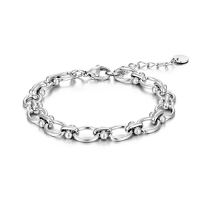 Poliertes Edelstahl-Kettenarmband mit ovalen Gliedern und Knebelstab auf weißem Grund