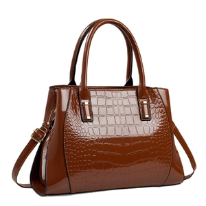Sac à main marron foncé effet crocodile avec poignées et bandoulière amovible réglable