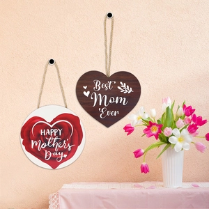Détail du panneau rond Happy Mother's Day et étiquette coeur Best Mom Ever avec cordelette