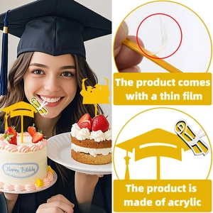 Gouden acryl taarttopper voor afstuderen 2026 met doctoraal hoed en diploma design