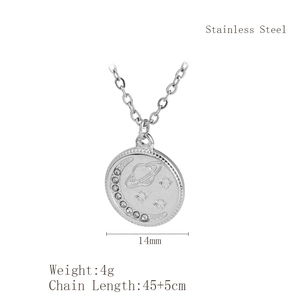 Collier en acier argenté avec pendentif lune et planète orné de zircons scintillants