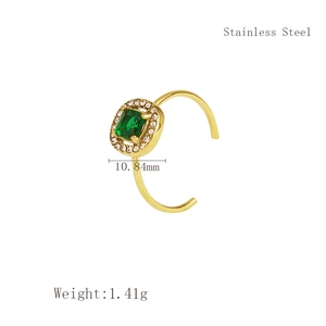 Anillo ajustable de acero inoxidable dorado con piedra de circonita verde esmeralda