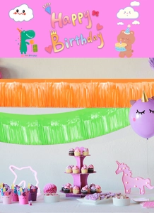 Rosa Happy Birthday Banner mit Dinosaurier-Motiven und bunten Folien-Fransenvorhängen