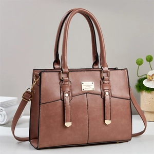 Grand sac à main marron en similicuir avec détails dorés pour femme