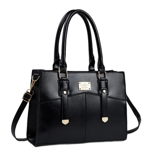 Grand sac cabas noir en similicuir grainé avec bandoulière amovible et détails dorés