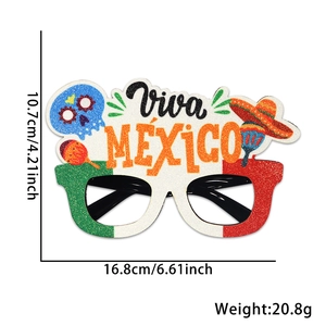 Detailed view of Viva Mexico party glasses with dimensions 16.8x10.7cm and glitter finish