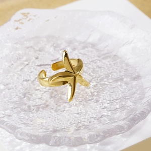 Adjustable gold starfish C-shape ring in stainless steel with a minimalist summer beach style