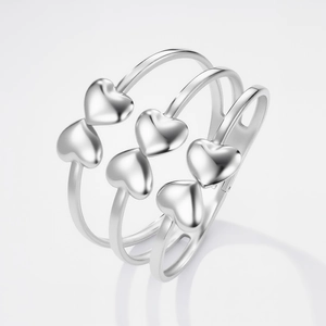 Macro di bracciali in argento lucido a tre strati con ciondoli a cuore tridimensionali