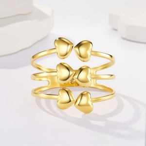 Bracciale rigido aperto a tre strati in acciaio dorato con cuori per donna