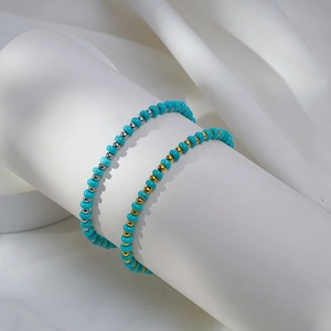 Ensemble de bracelets en perles de turquoise avec intercalaires en métal précieux