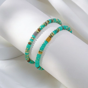 Bracelets bohèmes en perles de turquoise et marbre avec détails métalliques