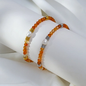 Bracelet élégant en pierre naturelle avec cornaline facettée et perle de culture