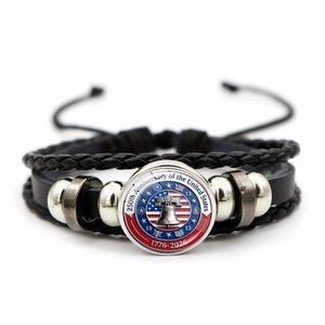 Detail van leren armband met glazen cabochon voor het 250-jarig jubileum van de VS