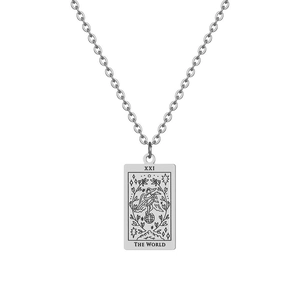Collier Tarot en acier argenté avec pendentif carte Le Monde et gravure XXI pour homme
