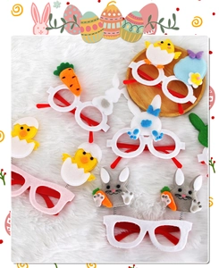 Dettagli di occhiali pasquali per bambini con carote, conigli e pulcini in feltro decorato