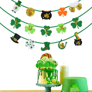 Detail van St. Patrick's Day decoraties inclusief LUCKY banner en feestelijke iconen