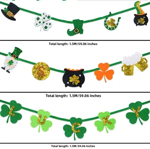 Gedetailleerde vilten banner voor St. Patrick's Day met klavers en Lucky gouden glitterletters