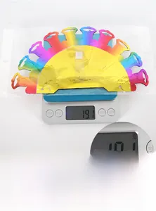 Regenbogen-Wabenfächer Party-Dekoration mit Gewicht 19,1g auf einer Waage