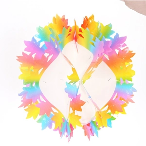 Regenbogen-Ahornblatt-Wabenball als hängende Dekoration für festliche Schaufenster