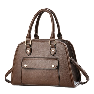 Sac à main marron foncé en cuir grainé avec rivets dorés et poignées pour femmes