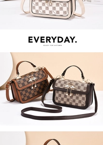 Chic checkered crossbody bag featuring a swan clasp with elegant pearl tassels
