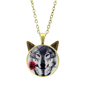 Detailansicht Wolf-Rose-Glaskabochon-Anhänger mit Katzenohren und Bronze-Halskette