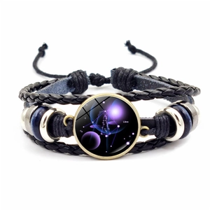 Bracelet multicouche en cuir pour le signe Balance avec charme galaxie violet