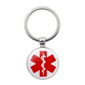 Porte-clés médical Star of Life avec symbole rouge et anneau en métal argenté sur fond blanc