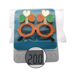 Gewichtsmessung von 20,0 g für die St. Patrick's Day Kleeblattbrille auf einer Waage