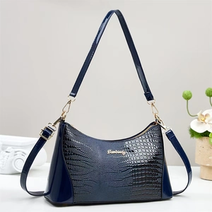 Dunkelblaue Schultertasche mit Krokodilmuster aus glänzendem Lackleder und Golddekor