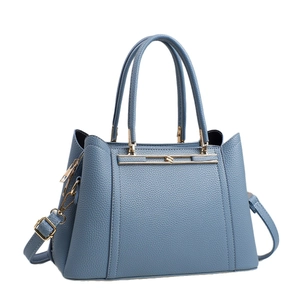 Elegante borsa a mano in pelle blu nebbia con trama litchi e fibbia in metallo dorato