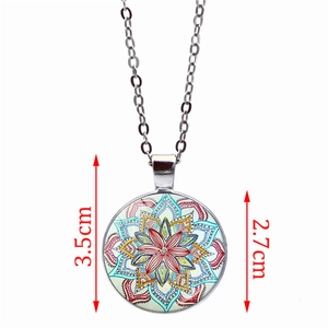 Halskette mit Mandala-Blumenanhänger aus Glas und Silberkette, Höhe ca. 3,5 cm